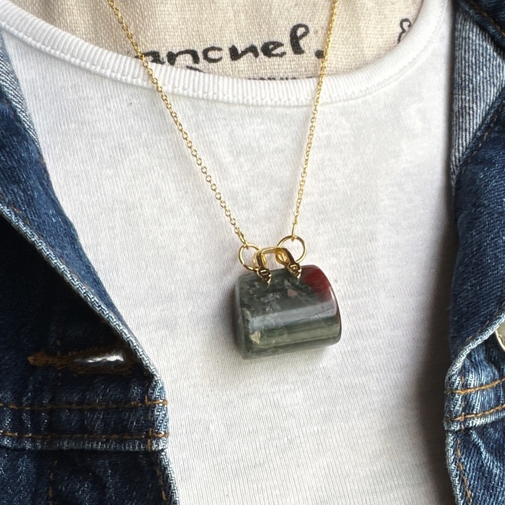 Bloodstone carved handbag vermeil gold pendant necklace/ protection /abundance - Picture 2 of 6